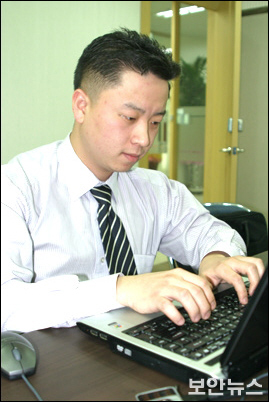 lee-1[1].jpg