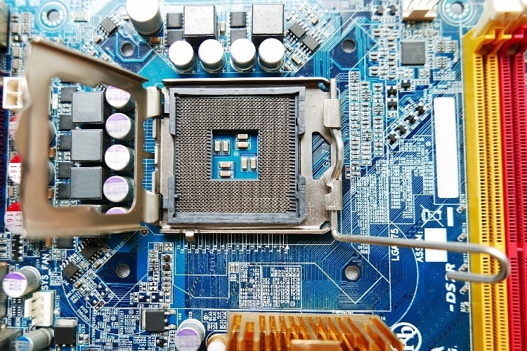 [보안뉴스 / 7.13.] AMD와 인텔의 일부 칩셋에서 스펙터 변종인 렛블리드 발견돼